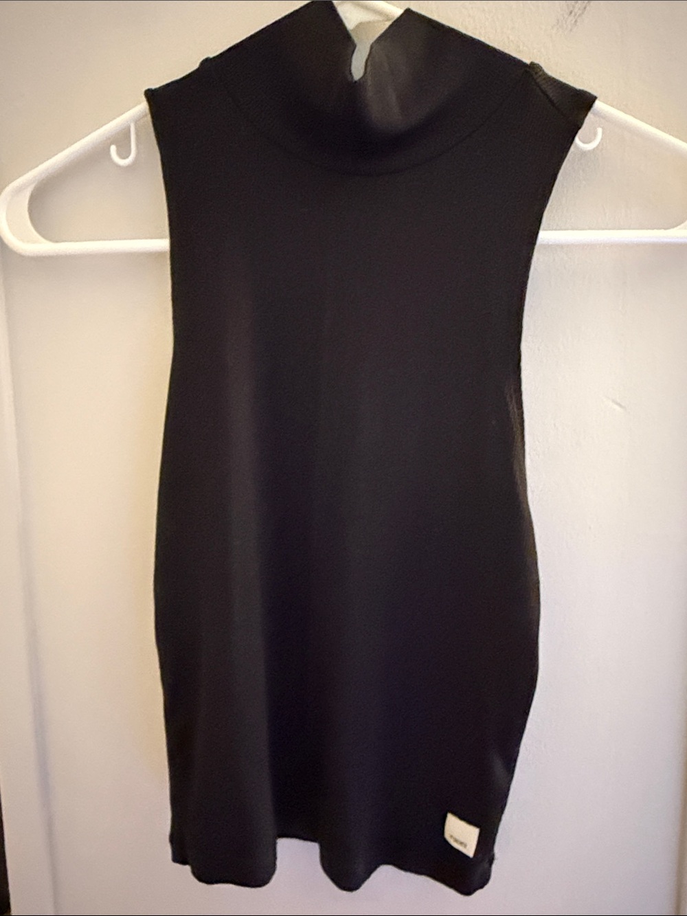 Vuori ribbed mock neck muscle tank top